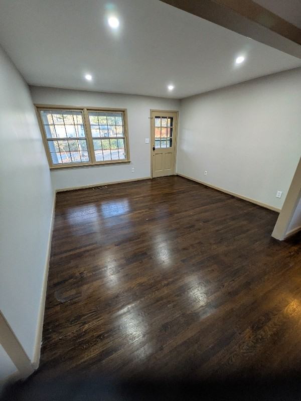 571 Village Ln - Photo 5 of 9