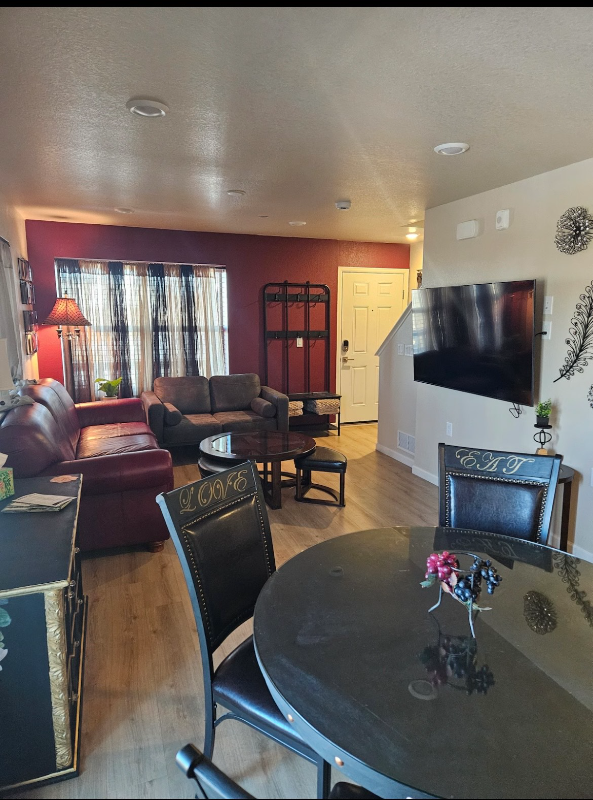 210 Marshall Mews - Photo 2 of 12