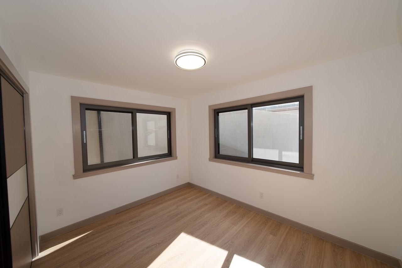 2056 10th Ave - Photo 3 of 8