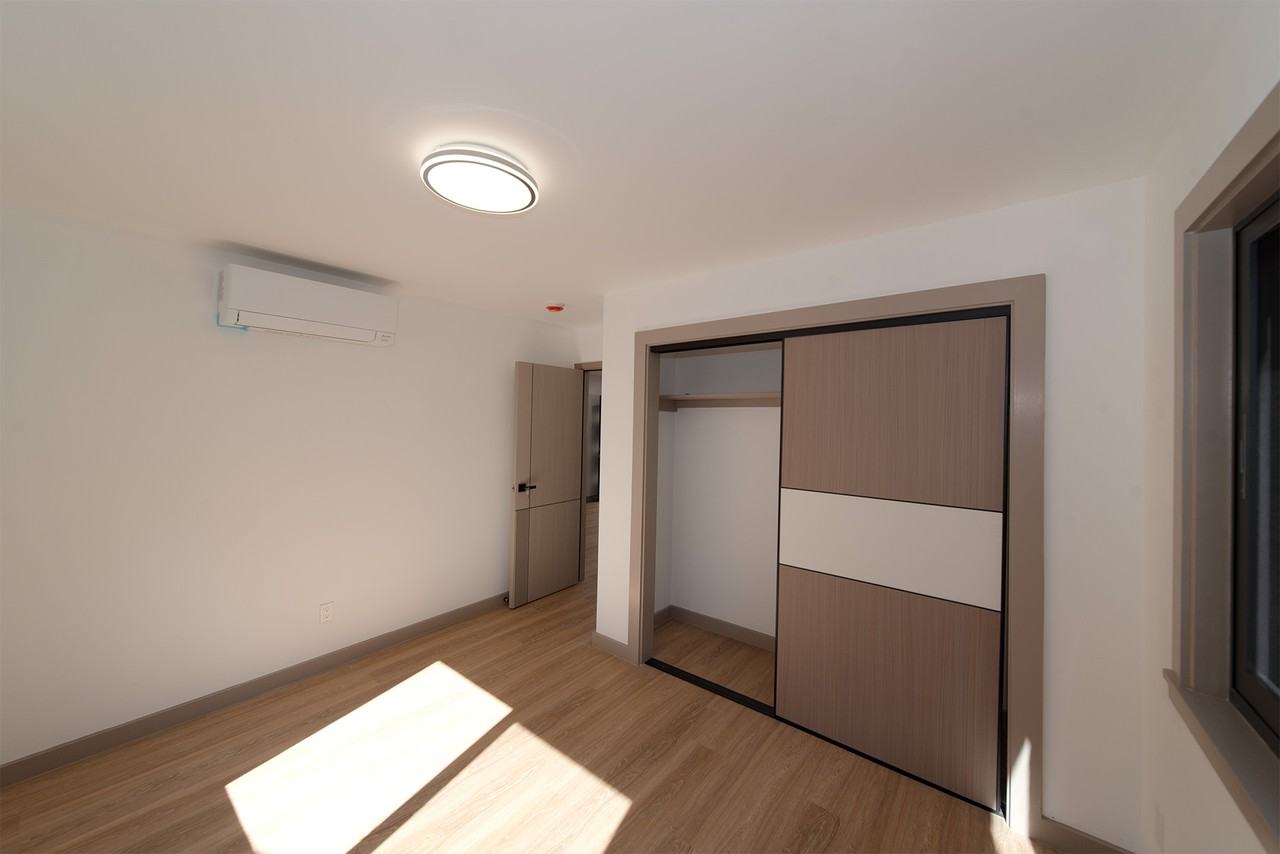 2056 10th Ave - Photo 5 of 8