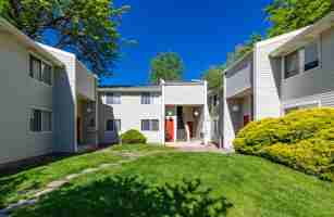 featured image of 1901 S Vista Ave