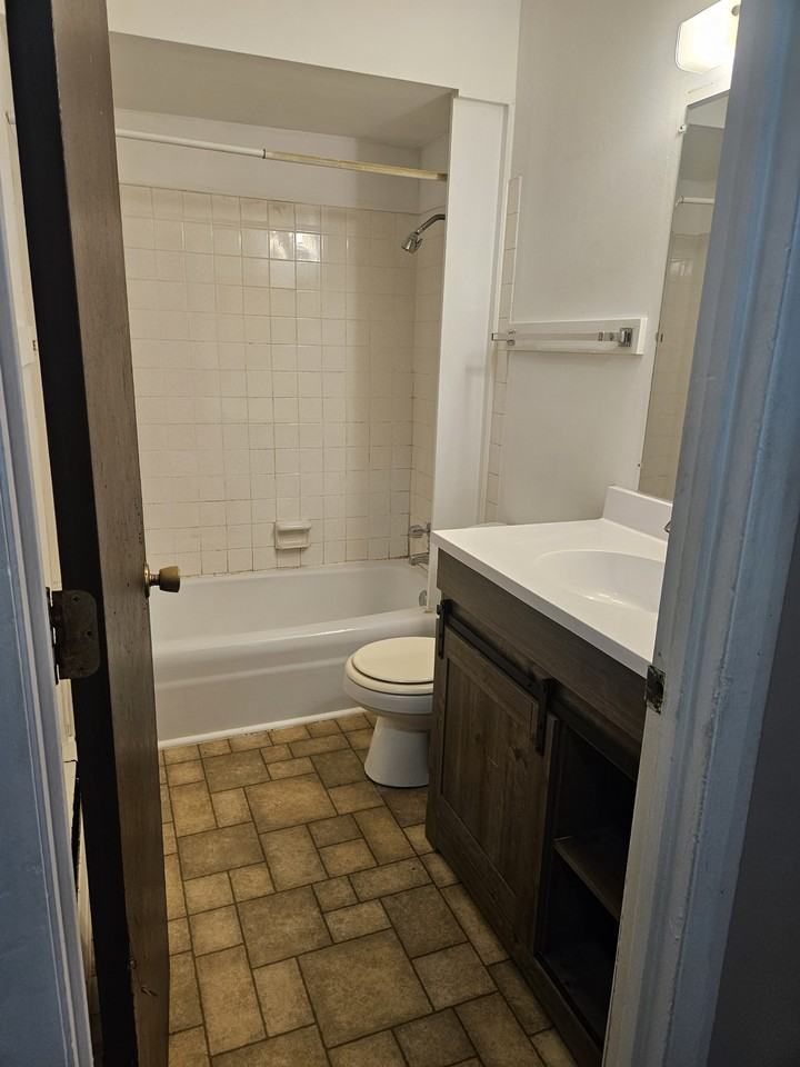 107 College Park Ct #2 - Photo 4 of 10