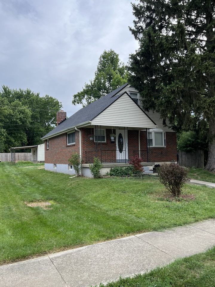 1122 Sharon Ave #NA - Photo 3 of 17