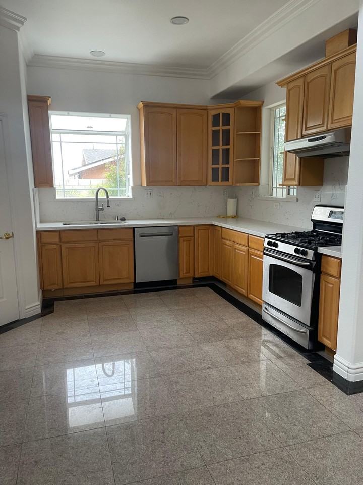 326 S Euclid St #NA - Photo 6 of 24