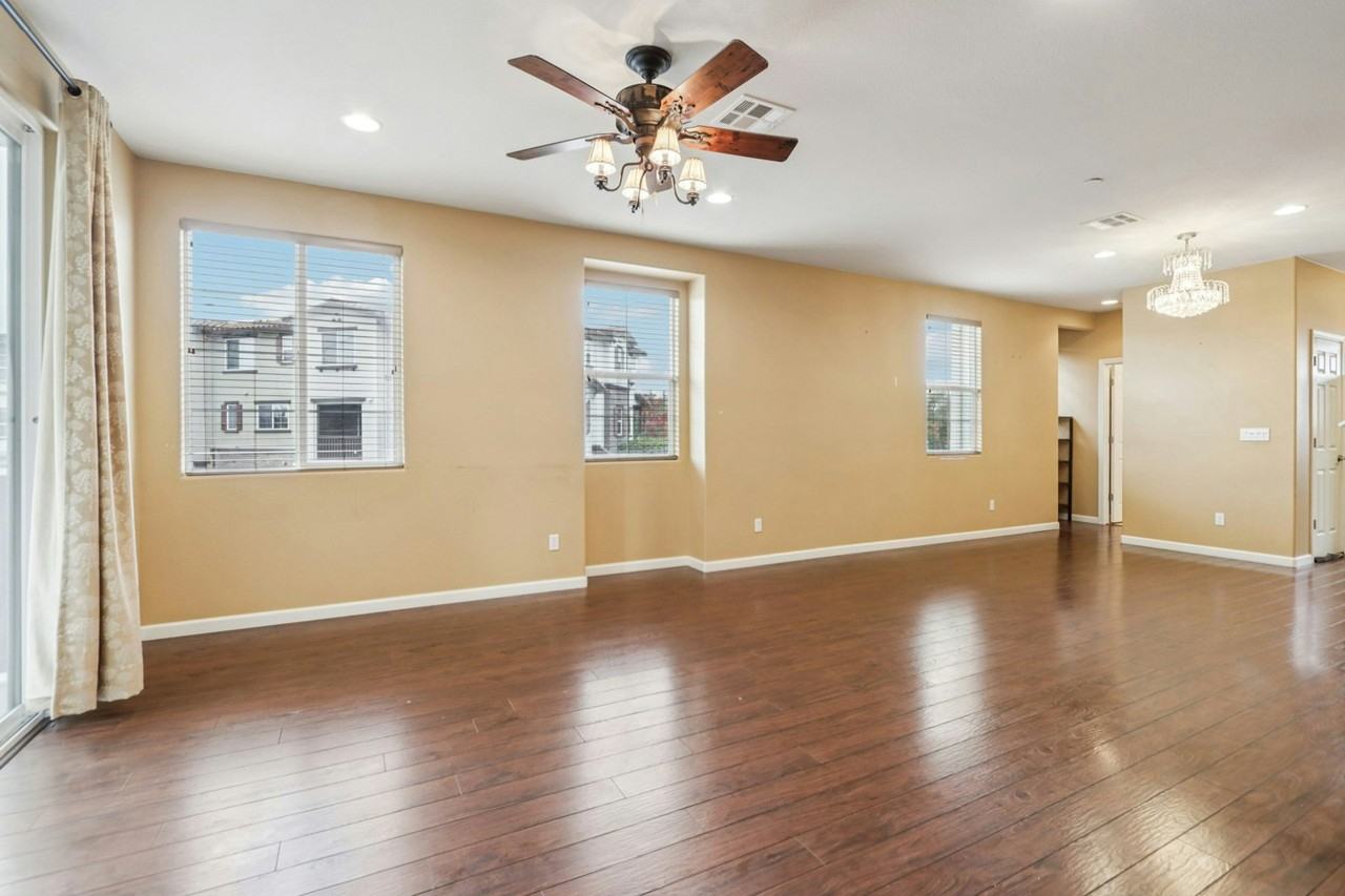 5807 Via Lugano - Photo 3 of 20