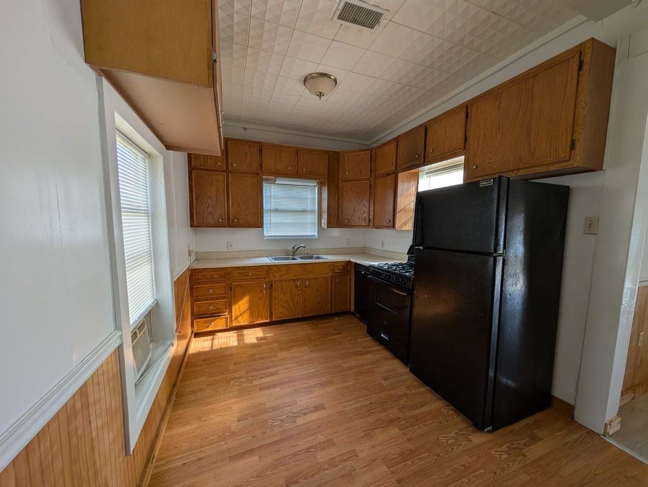 510 W Bilbo St - Photo 2 of 13