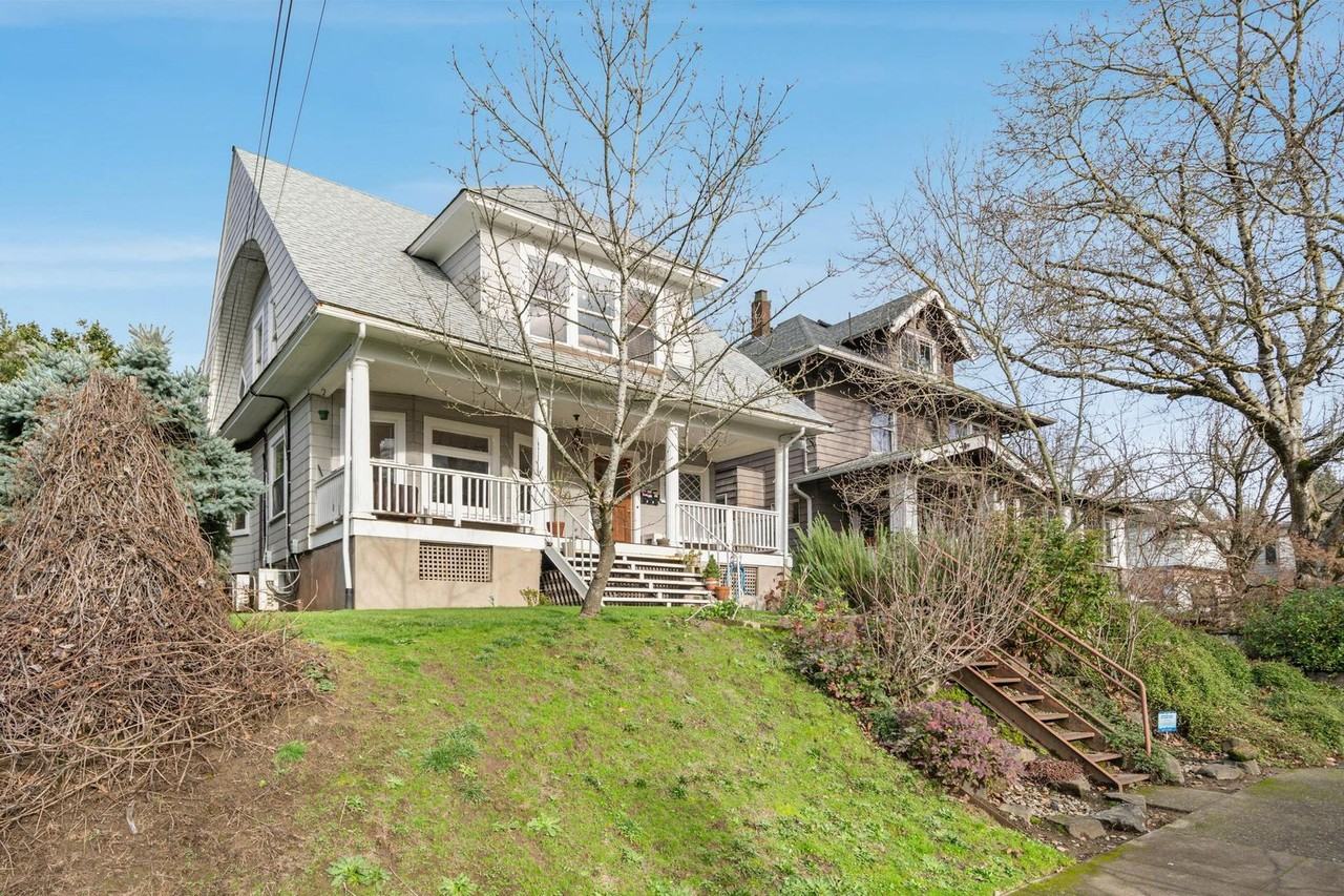 1527 Se Main St #1 - Photo 2 of 41