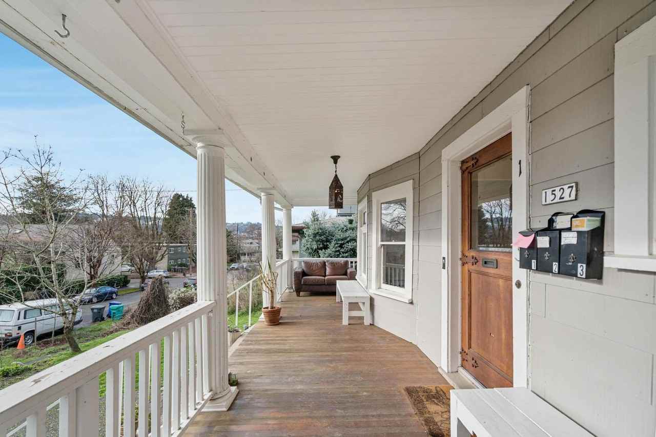 1527 Se Main St #1 - Photo 4 of 41