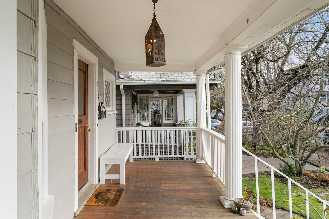 1527 Se Main St #1 - Photo 5 of 41