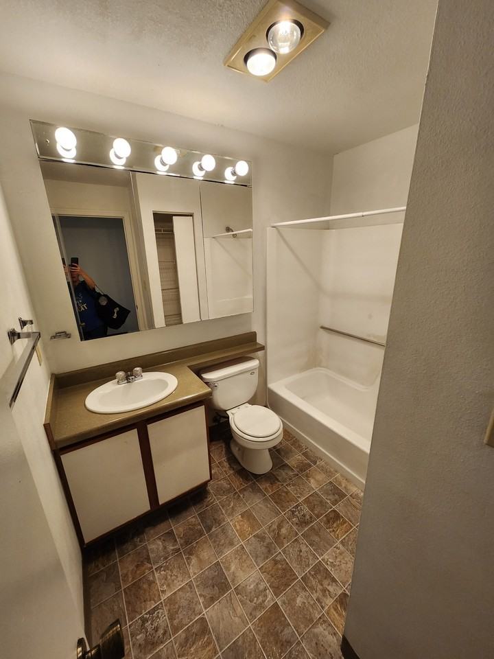 2104 Lincoln Avenue - Photo 3 of 8