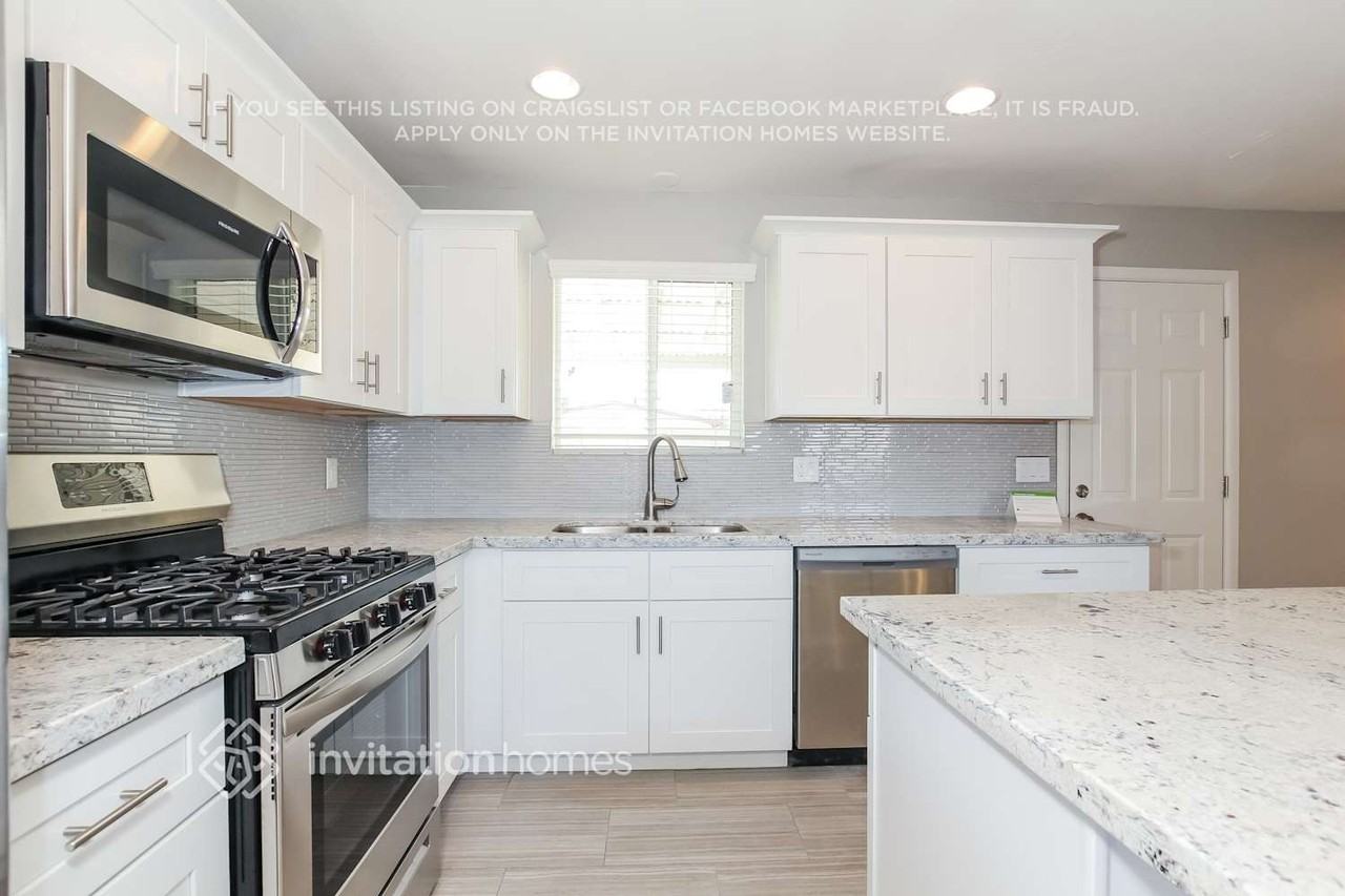 1539 W 7th St - Photo 6 of 18