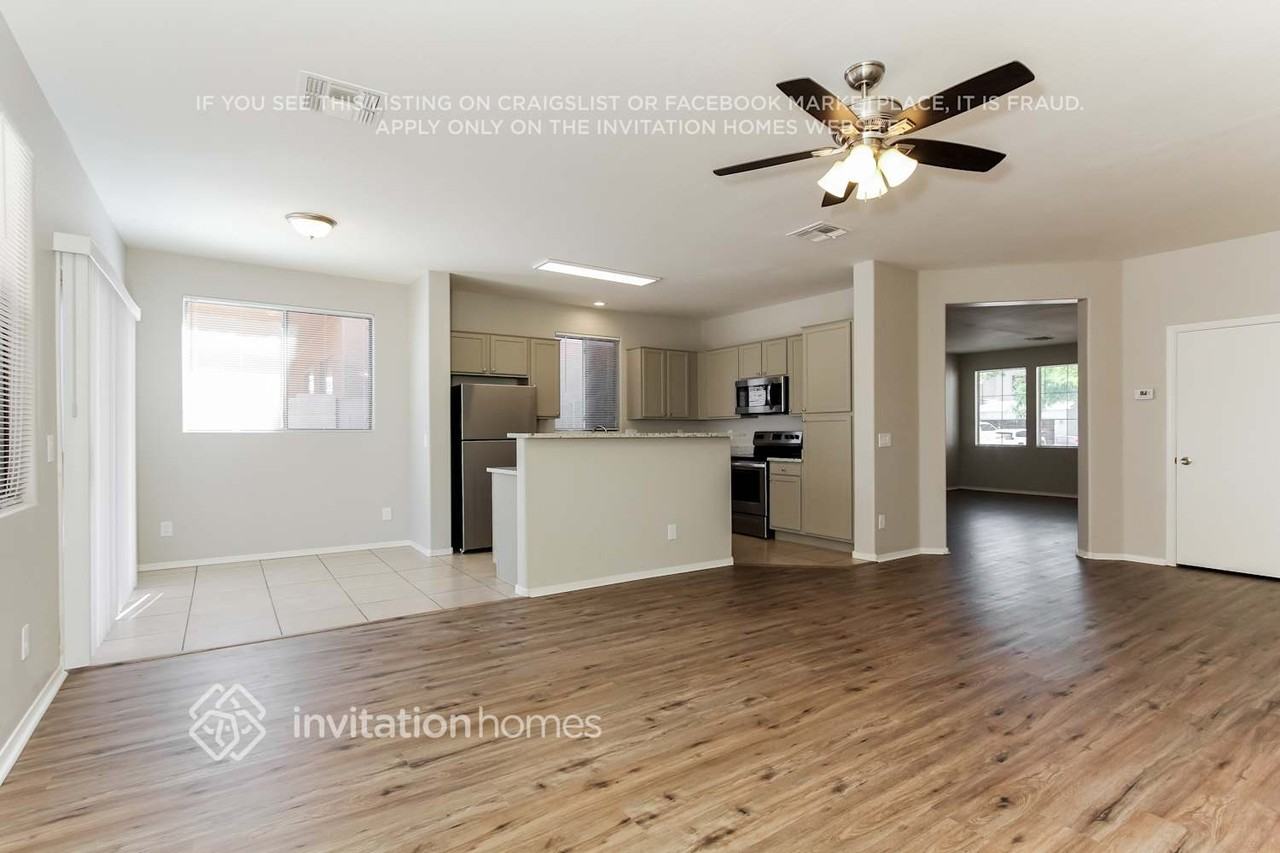 9526 W Minnezona Ave - Photo 4 of 16