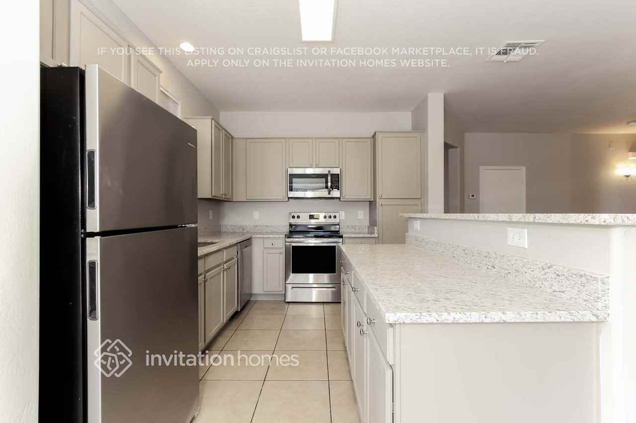 9526 W Minnezona Ave - Photo 6 of 16