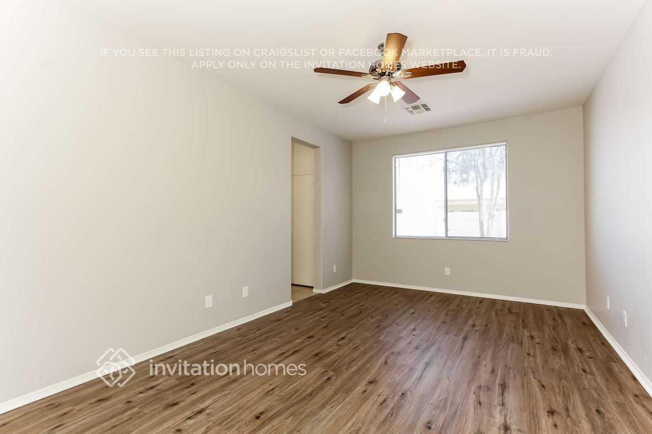 9526 W Minnezona Ave - Photo 7 of 16