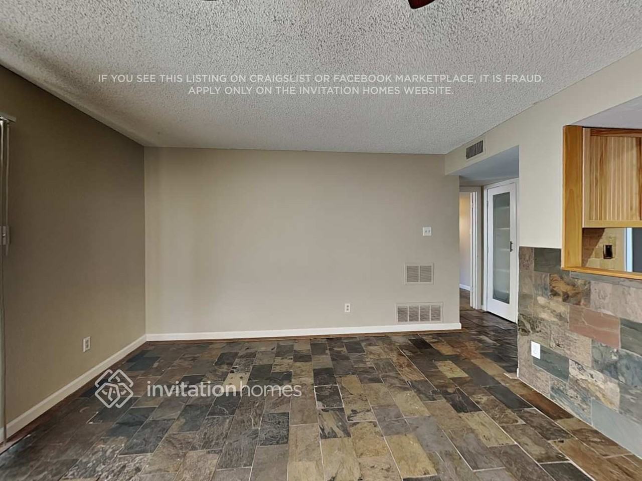 4913 W Frier Dr - Photo 4 of 22