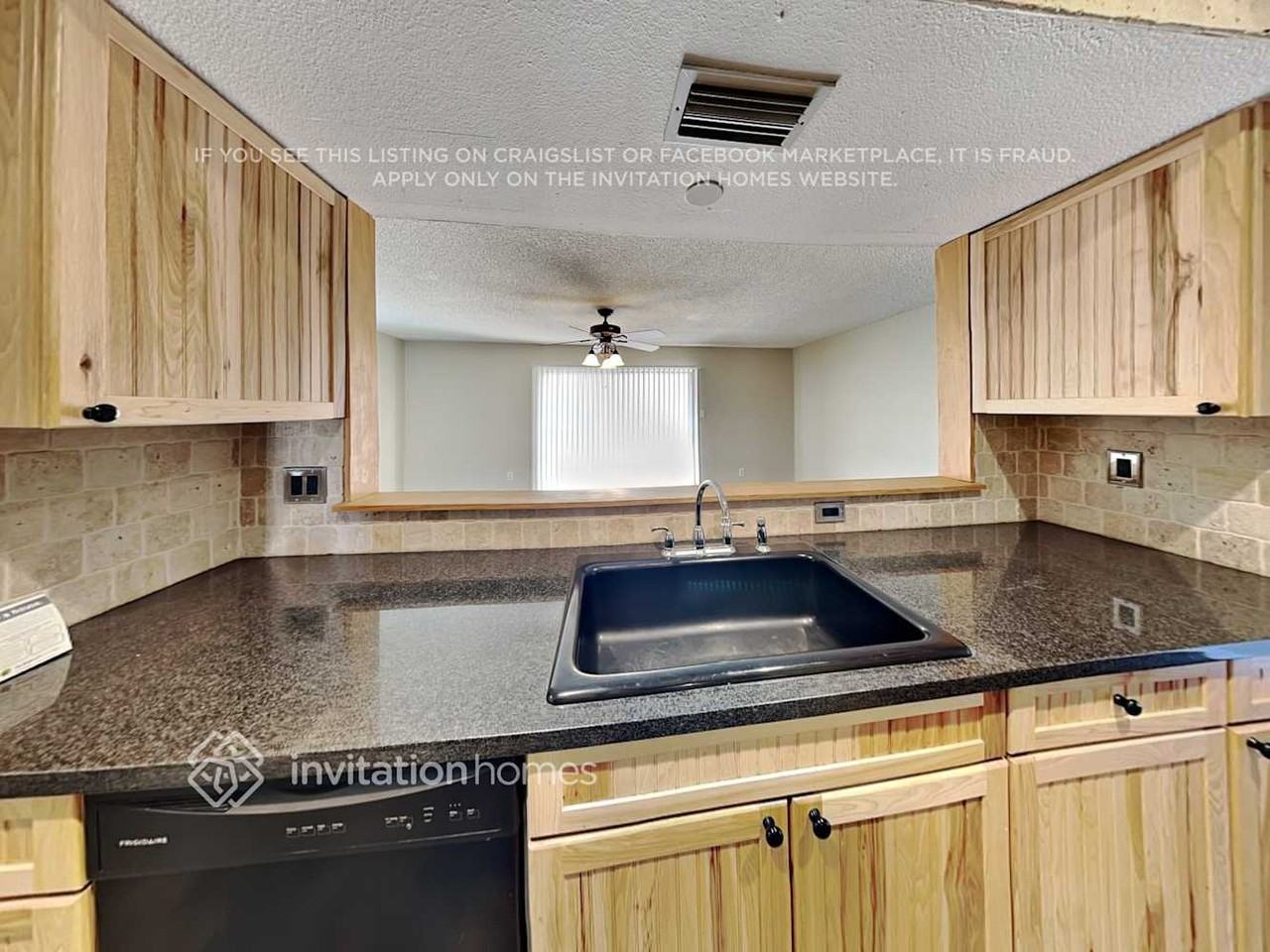 4913 W Frier Dr - Photo 7 of 22