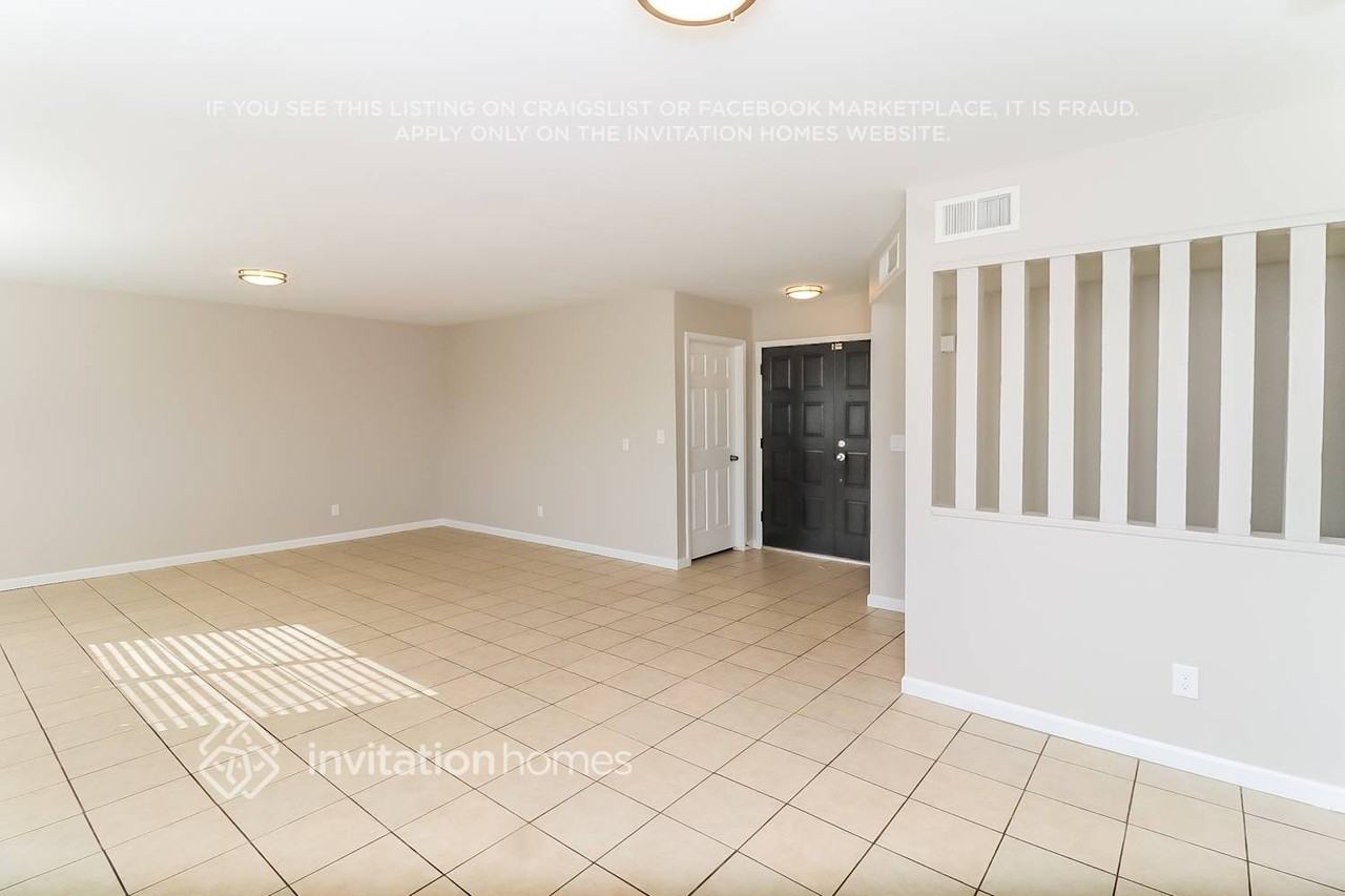 4709 W Paradise Ln - Photo 2 of 18