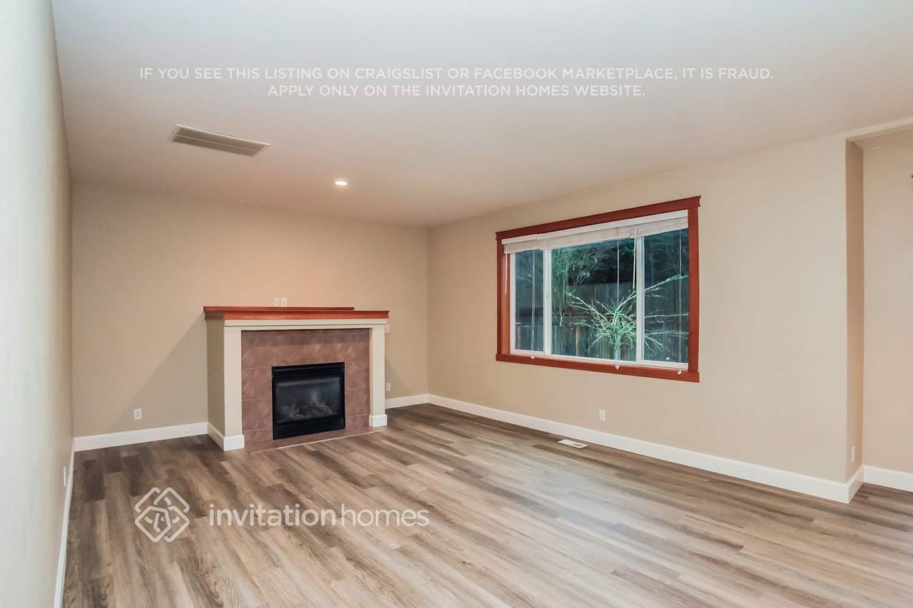 13824 172nd Pl E - Photo 4 of 17