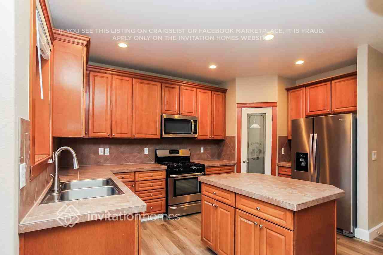 13824 172nd Pl E - Photo 7 of 17