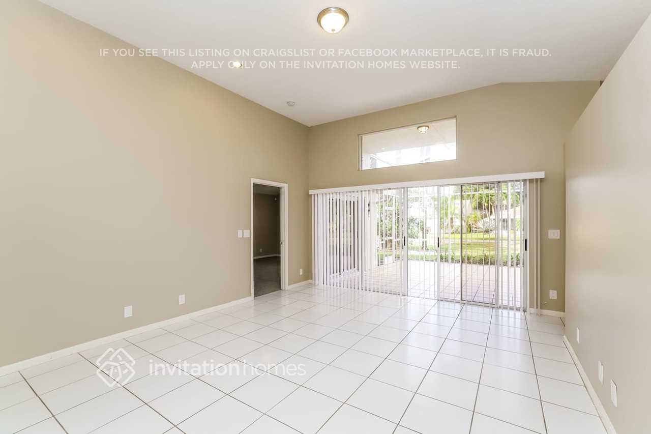7664 Stirling Bridge Blvd N - Photo 4 of 17