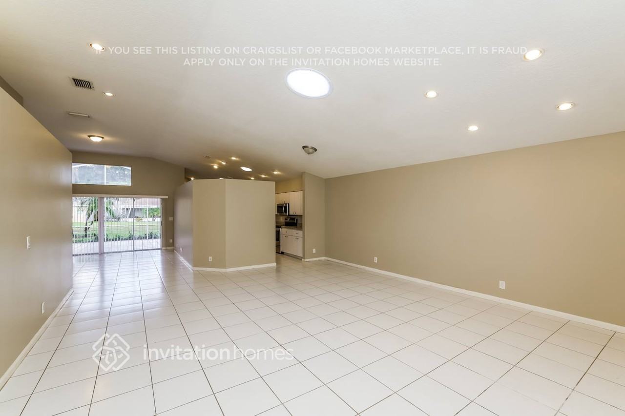 7664 Stirling Bridge Blvd N - Photo 5 of 17