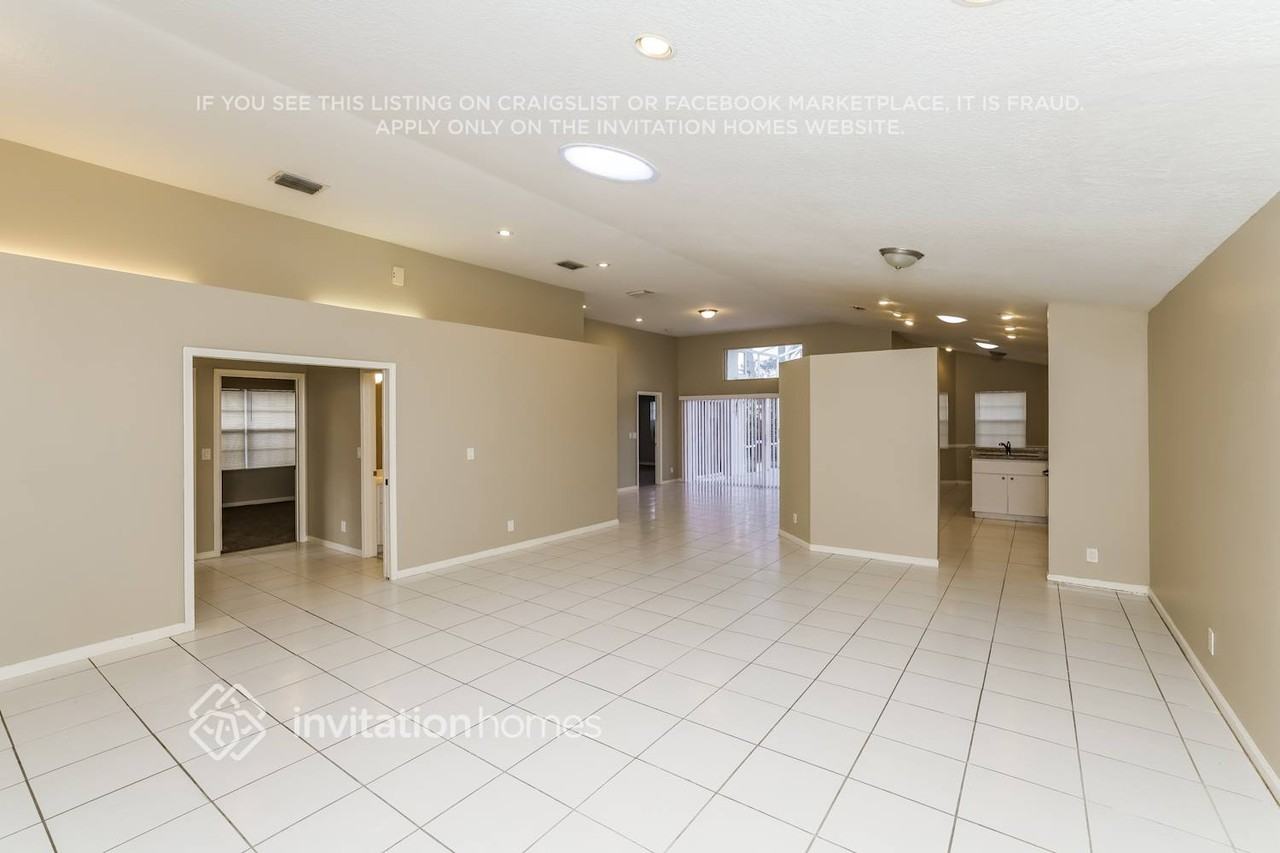 7664 Stirling Bridge Blvd N - Photo 6 of 17