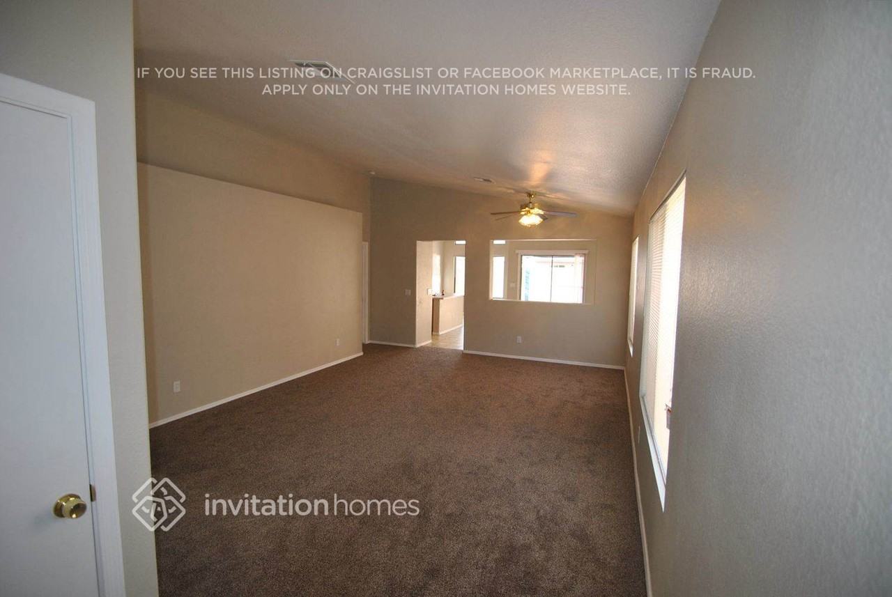 15915 W Smokey Dr - Photo 2 of 8