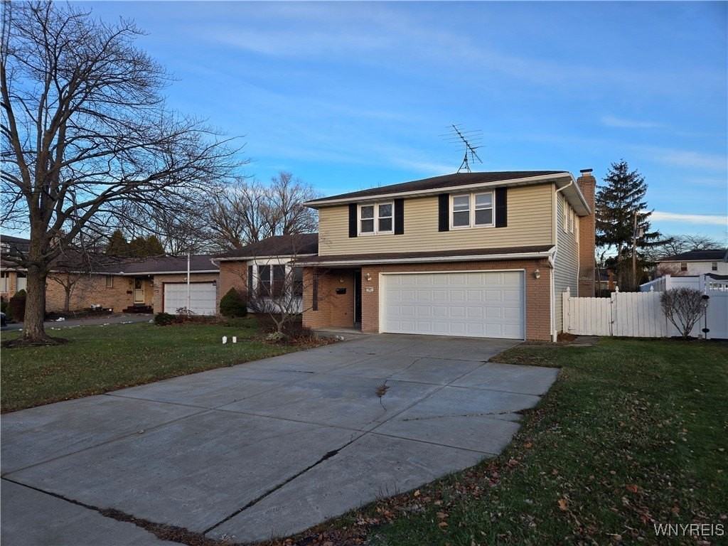 161 Foxpoint W - Photo 2 of 32