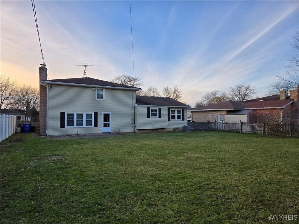 161 Foxpoint W - Photo 3 of 32