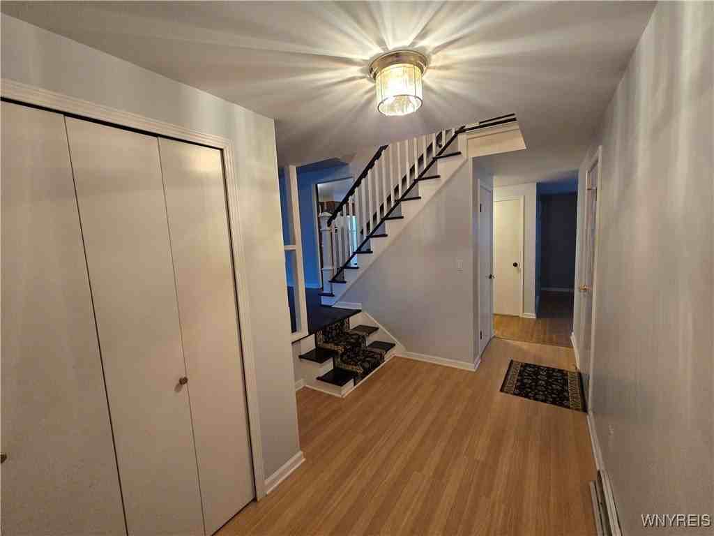 161 Foxpoint W - Photo 6 of 32