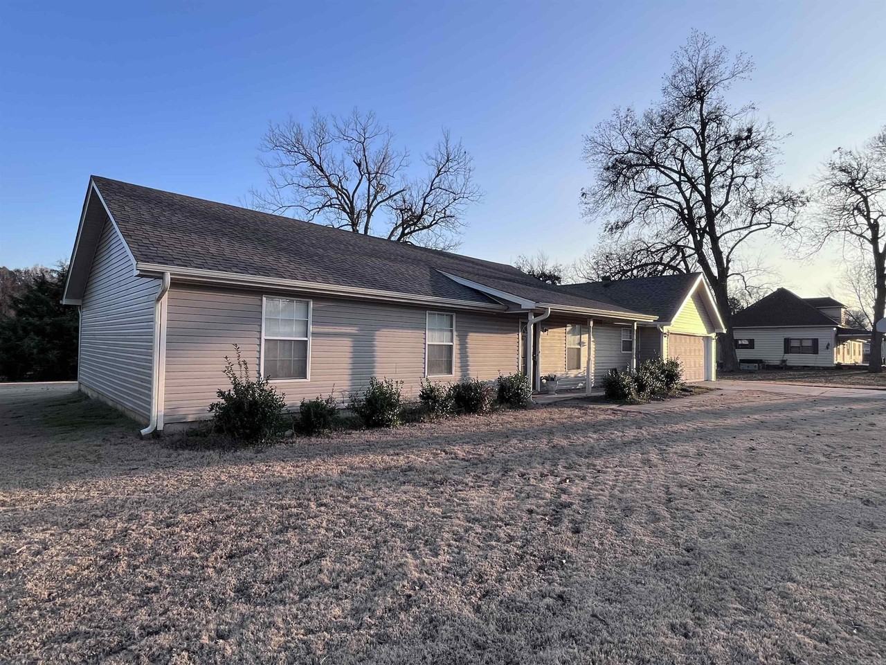 709 N 2nd St - Photo 3 of 33