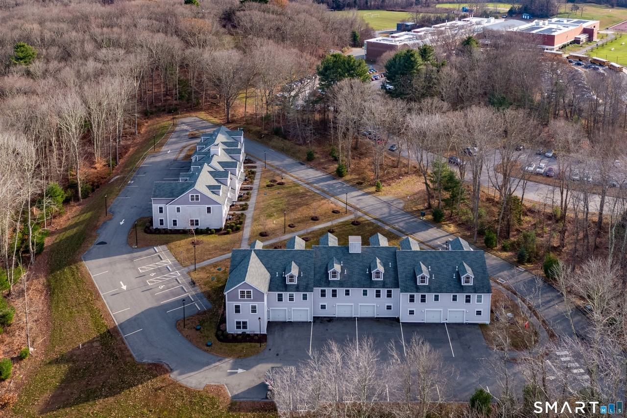 77 Lyme St #2L - Photo 2 of 21