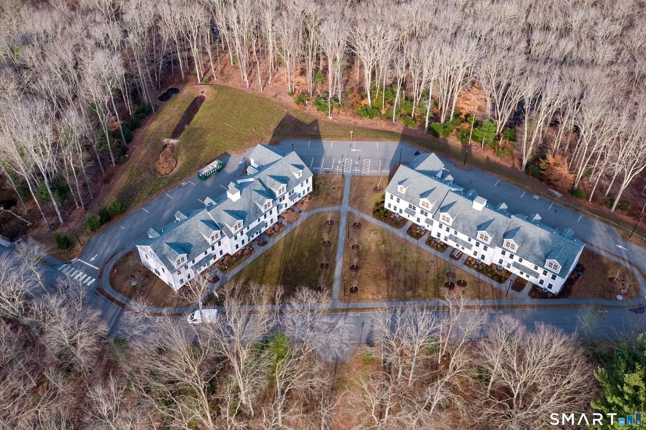 77 Lyme St #2L - Photo 4 of 21