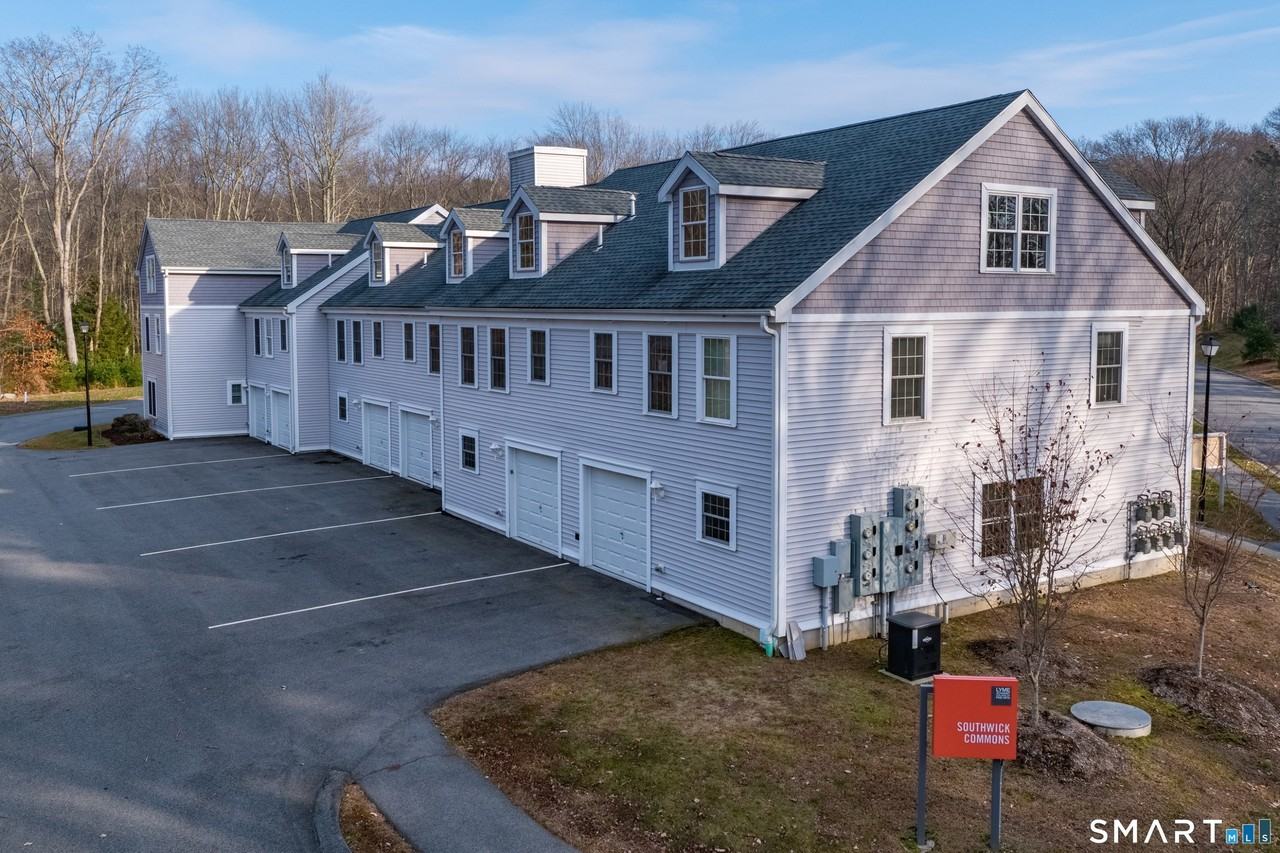 77 Lyme St #2L - Photo 6 of 21