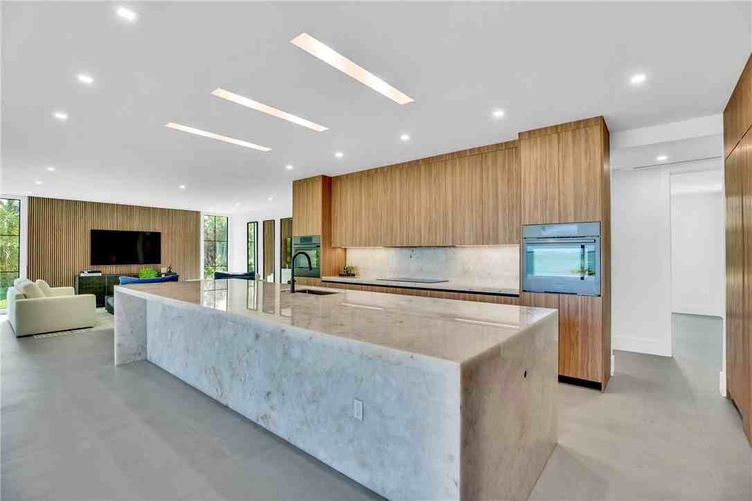 112 Seaway Ct - Photo 5 of 27