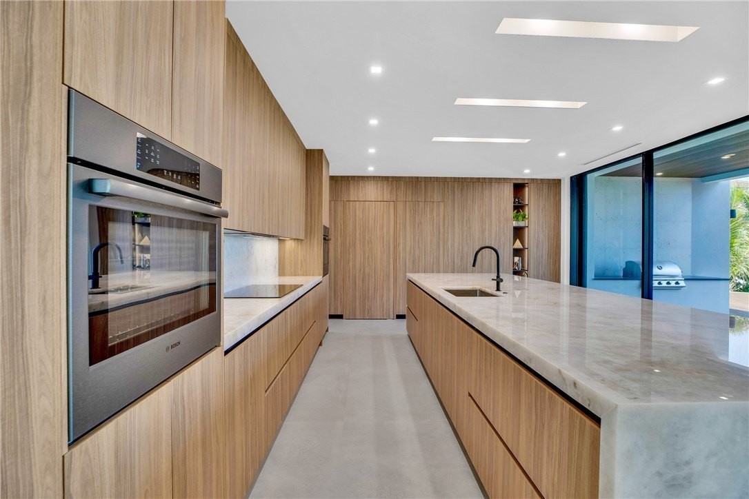 112 Seaway Ct - Photo 7 of 27