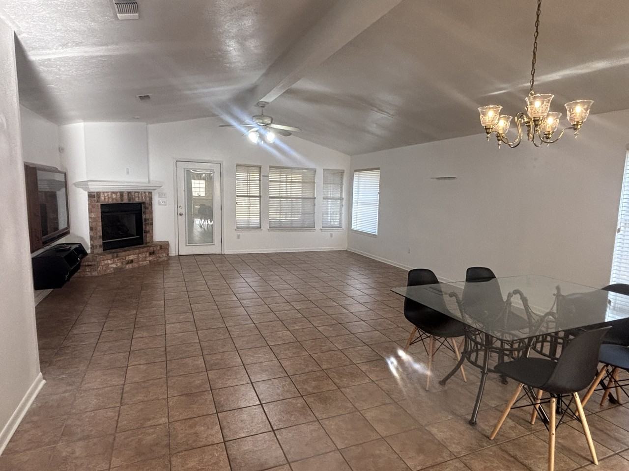 1009 Augusta Dr #1 - Photo 4 of 21