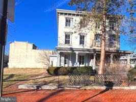 featured image of 405 N 2nd St