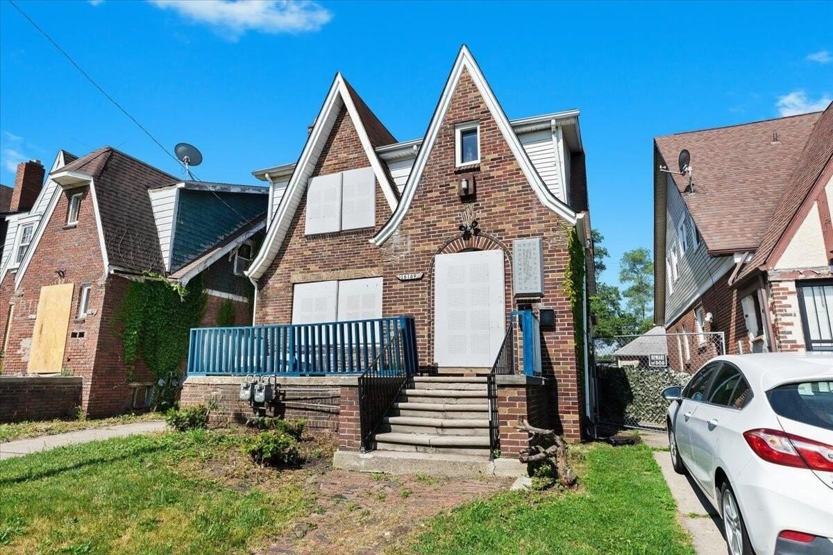 16169 Kentucky St - Photo 2 of 9