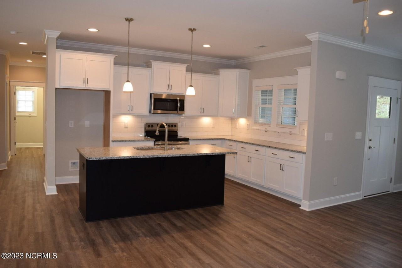 829 Blue Bird Dr - Photo 2 of 21