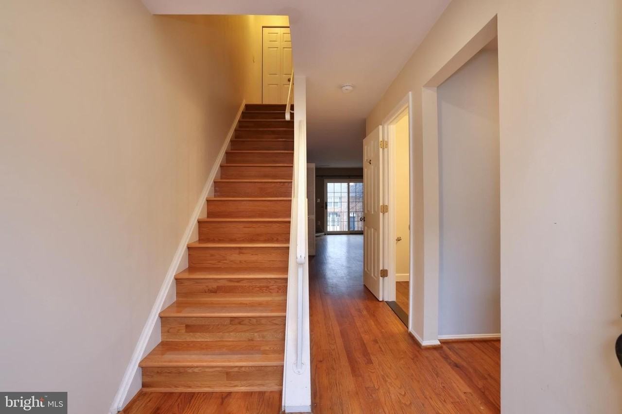 935 S Rolfe St - Photo 2 of 26