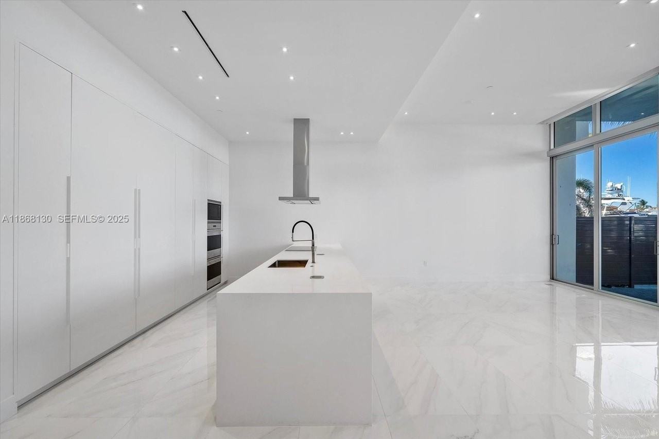 3750 Yacht Club Dr #TH3 - Photo 5 of 50