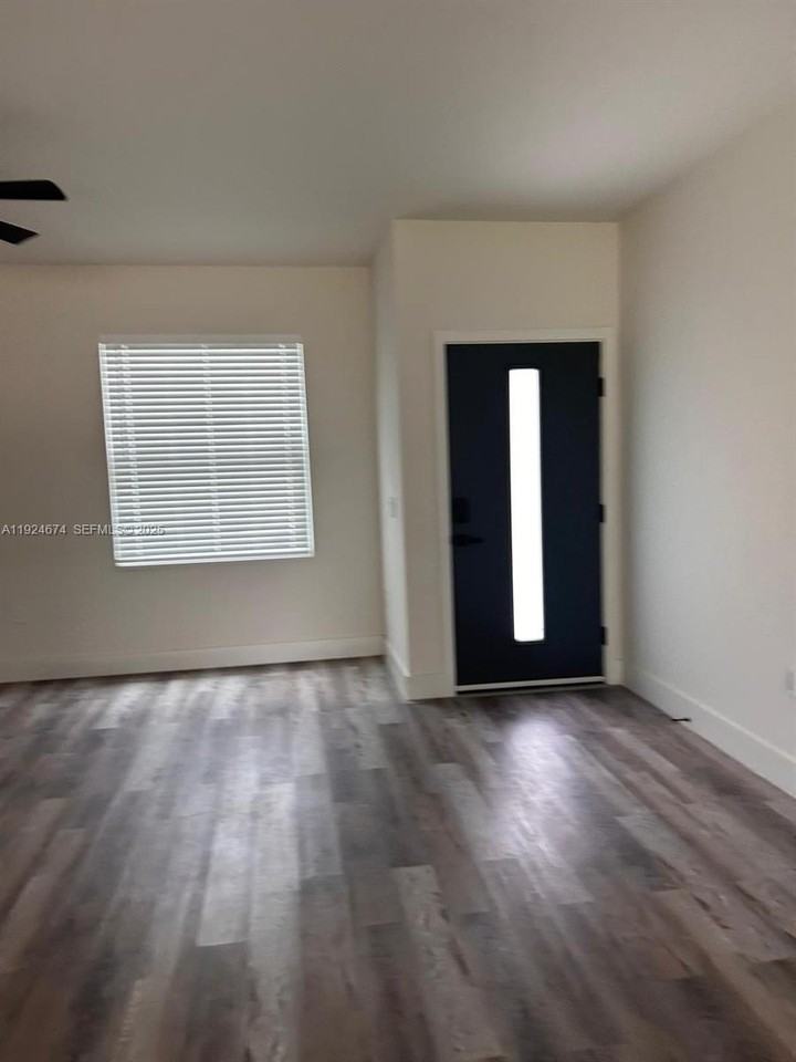 710 Bedford Point Ave #0 - Photo 5 of 50