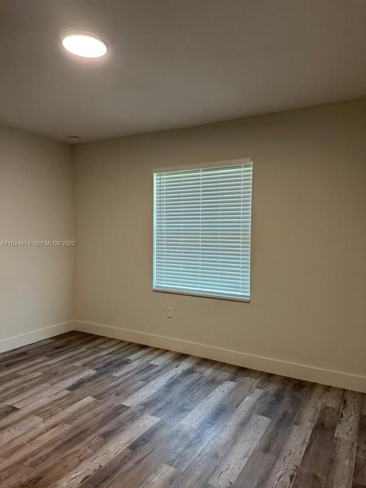 710 Bedford Point Ave #0 - Photo 6 of 50