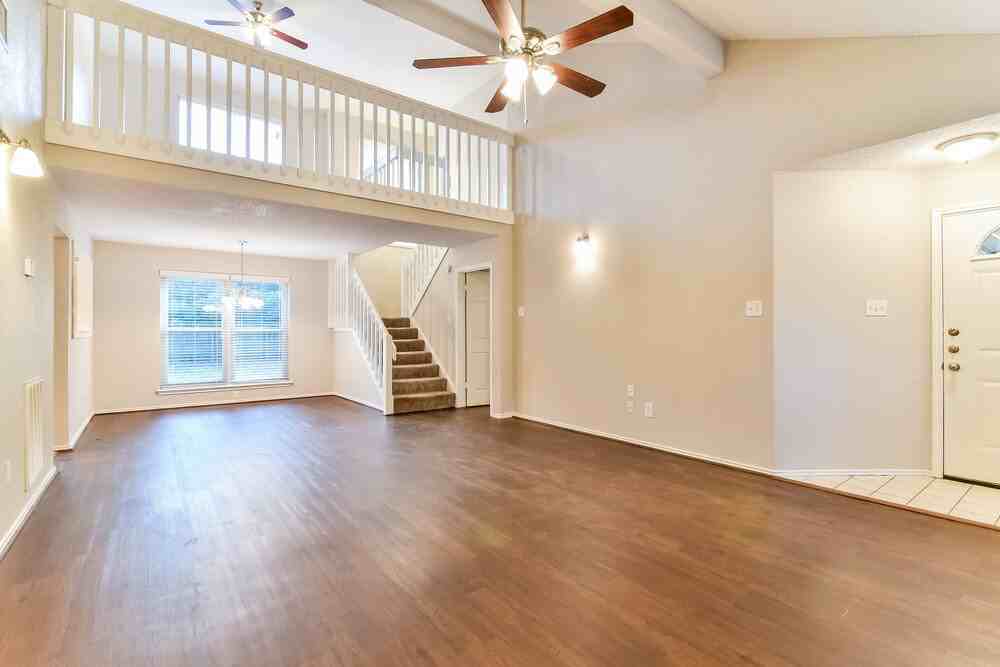 17103 Spruce Run Dr - Photo 3 of 15