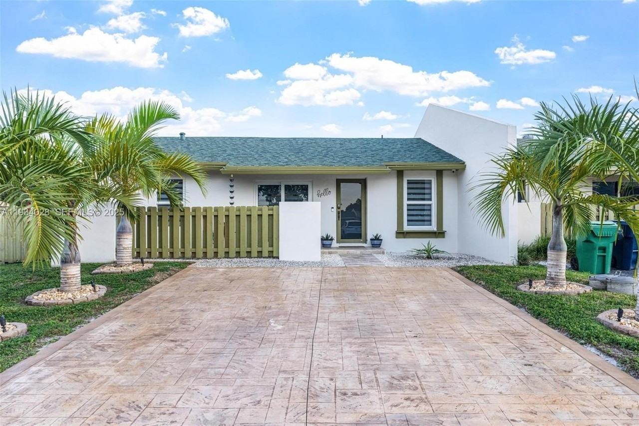 10955 Sw 122nd Pl - Photo 2 of 38