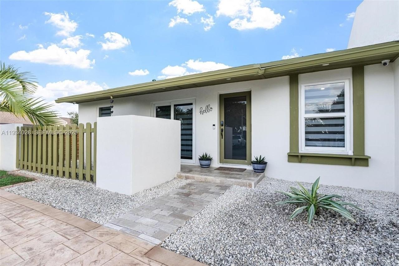 10955 Sw 122nd Pl - Photo 5 of 38