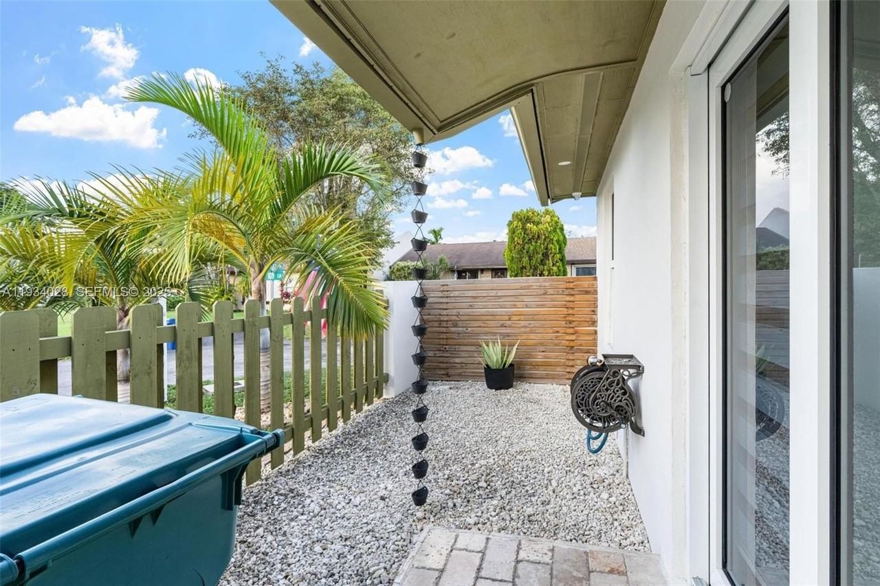 10955 Sw 122nd Pl - Photo 6 of 38