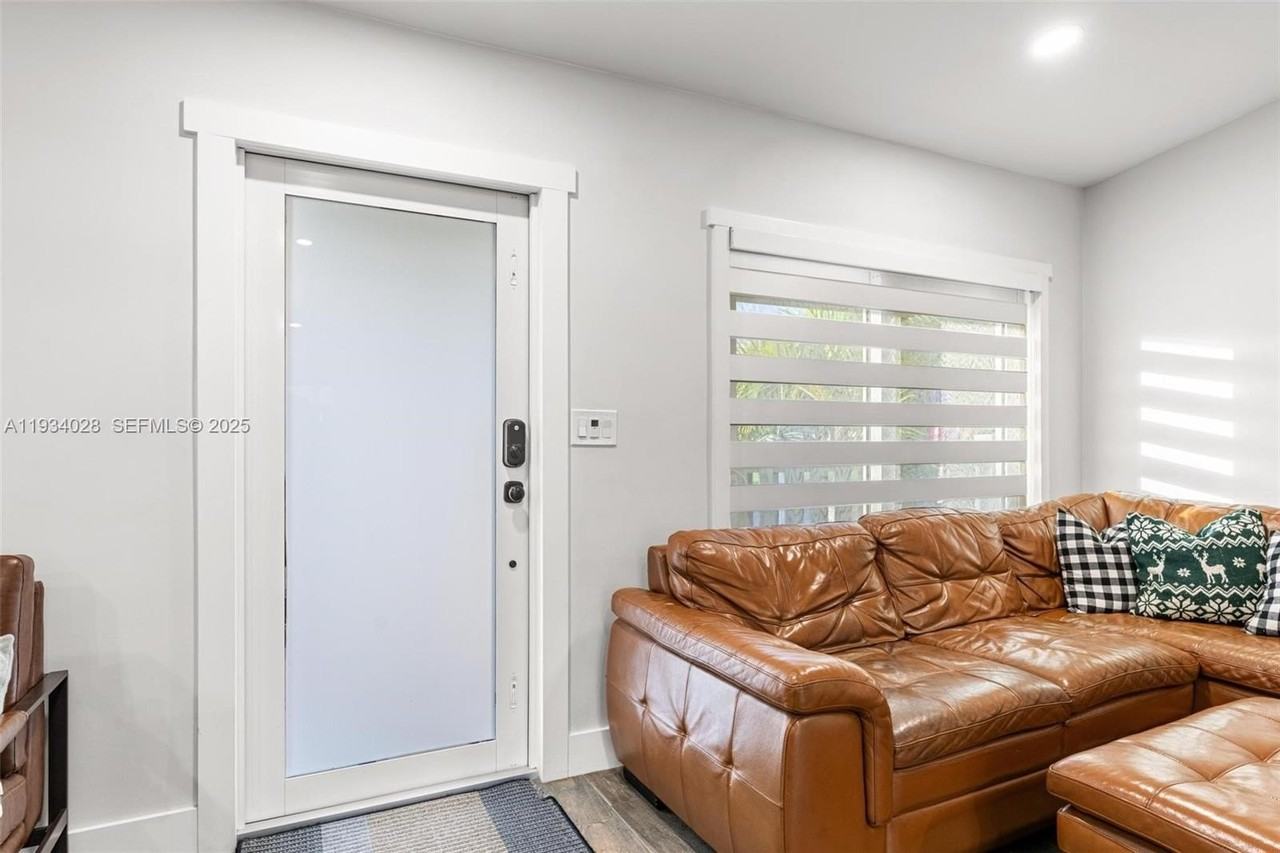 10955 Sw 122nd Pl - Photo 7 of 38