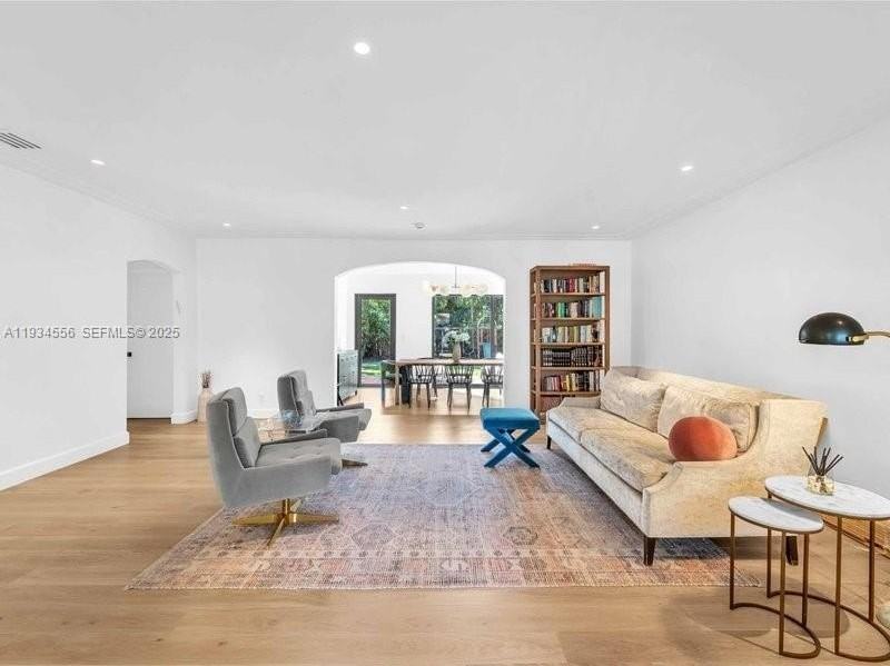 920 W 47th Ct - Photo 2 of 24